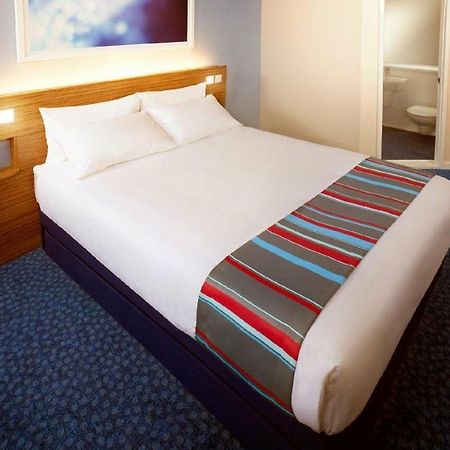 Travelodge Cardiff Airport Barry Exterior photo