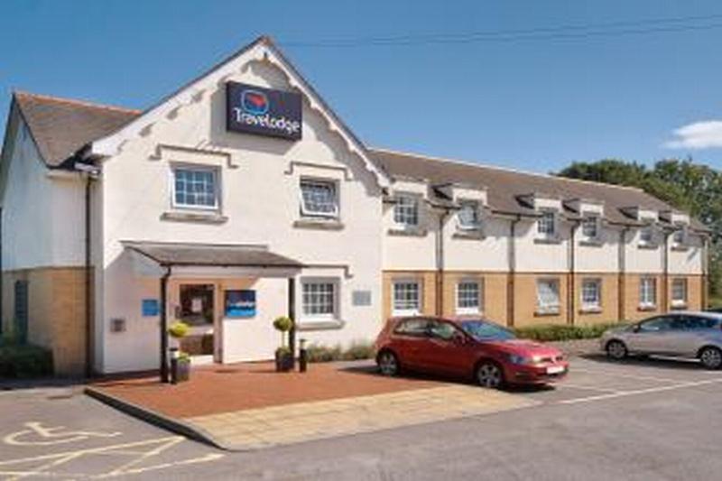 Travelodge Cardiff Airport Barry Exterior photo