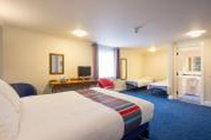 Travelodge Cardiff Airport Barry Exterior photo