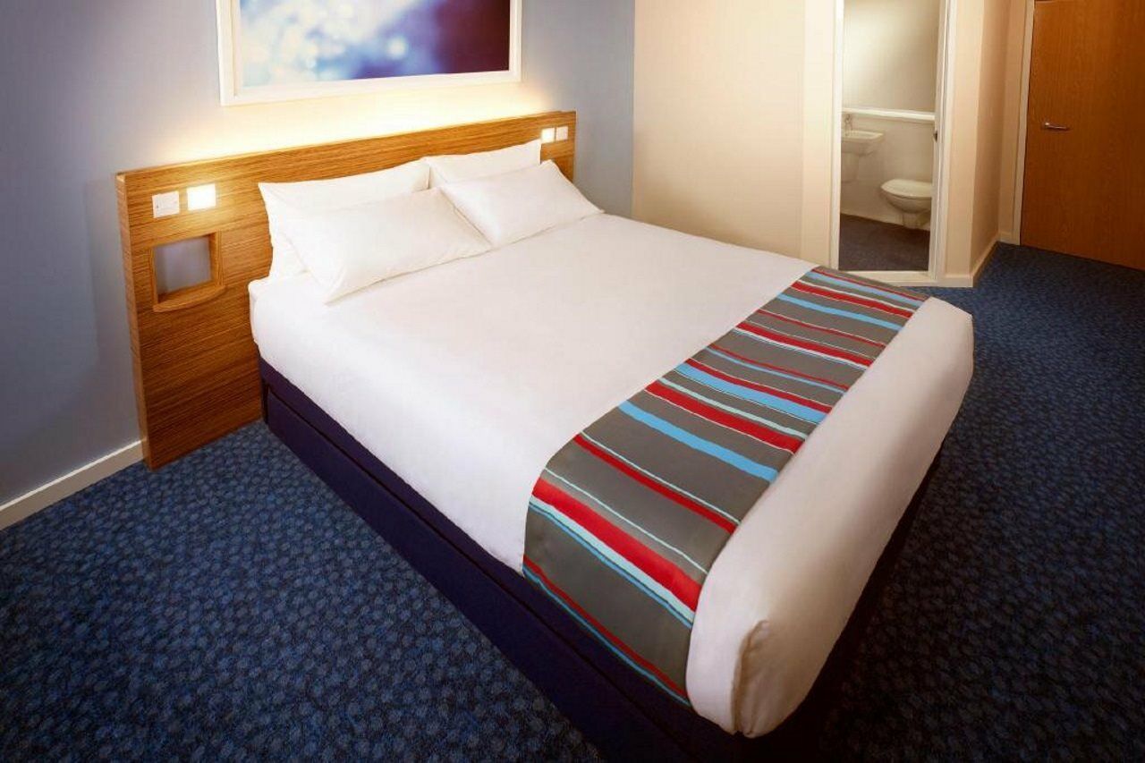 Travelodge Cardiff Airport Barry Exterior photo