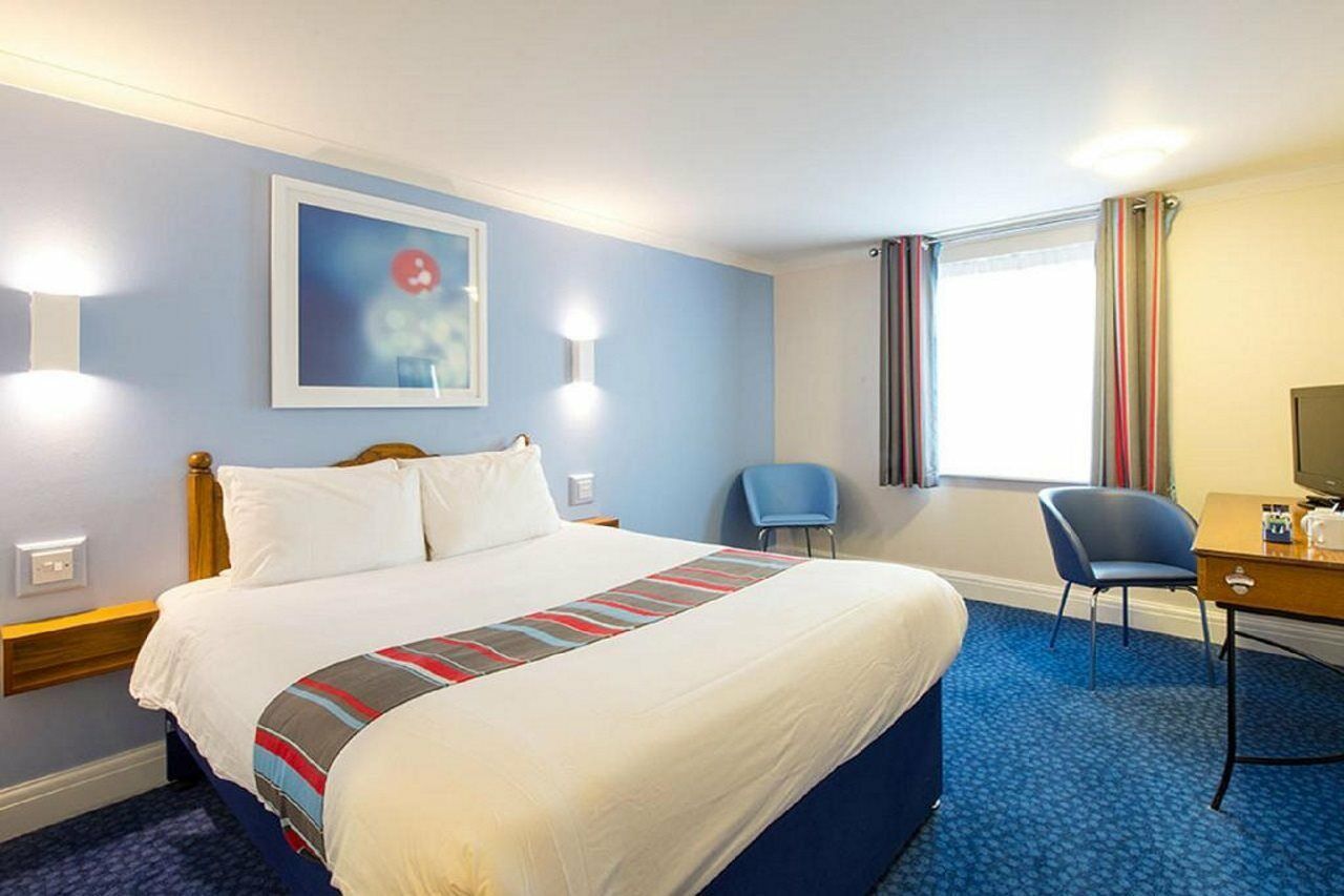 Travelodge Cardiff Airport Barry Exterior photo